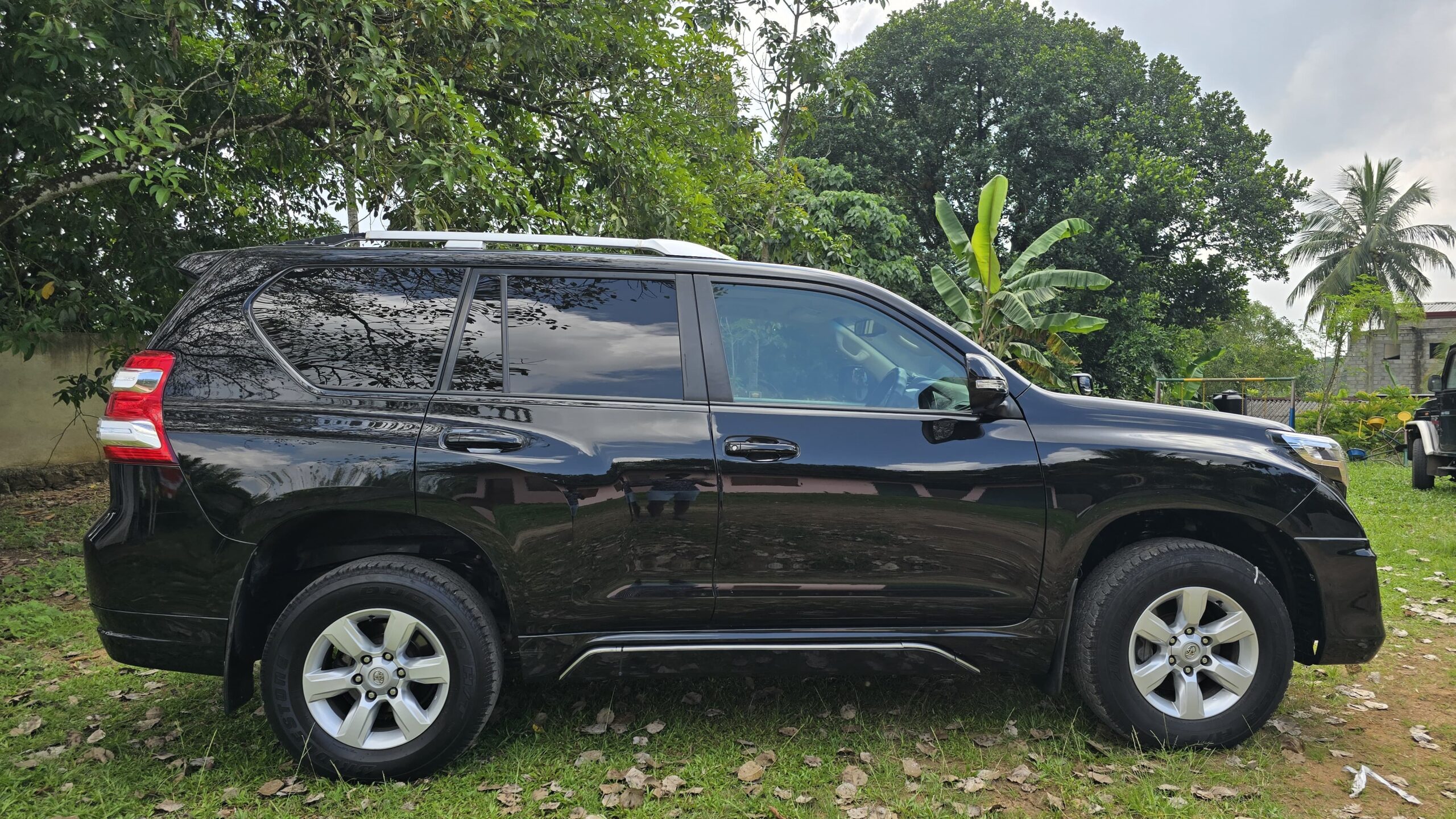 1/9 Toyota Land Cruiser Prado TX 2017