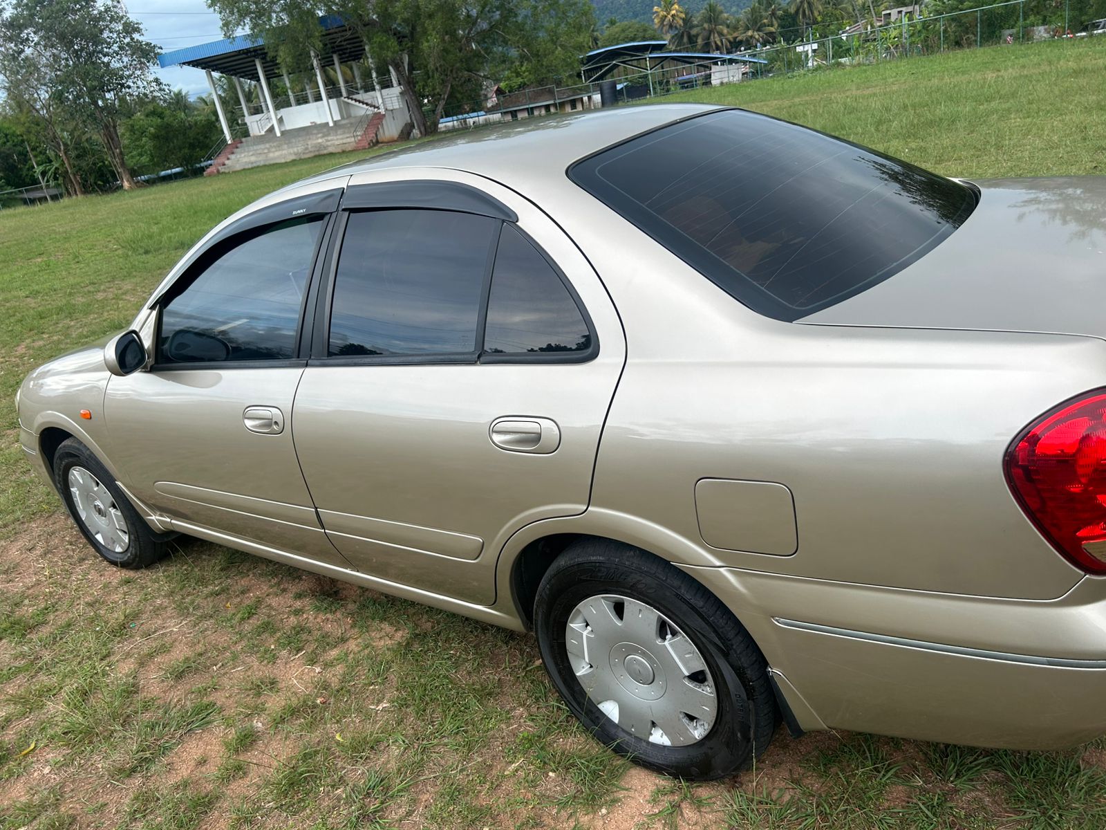 Nissan N17 Ex Saloon