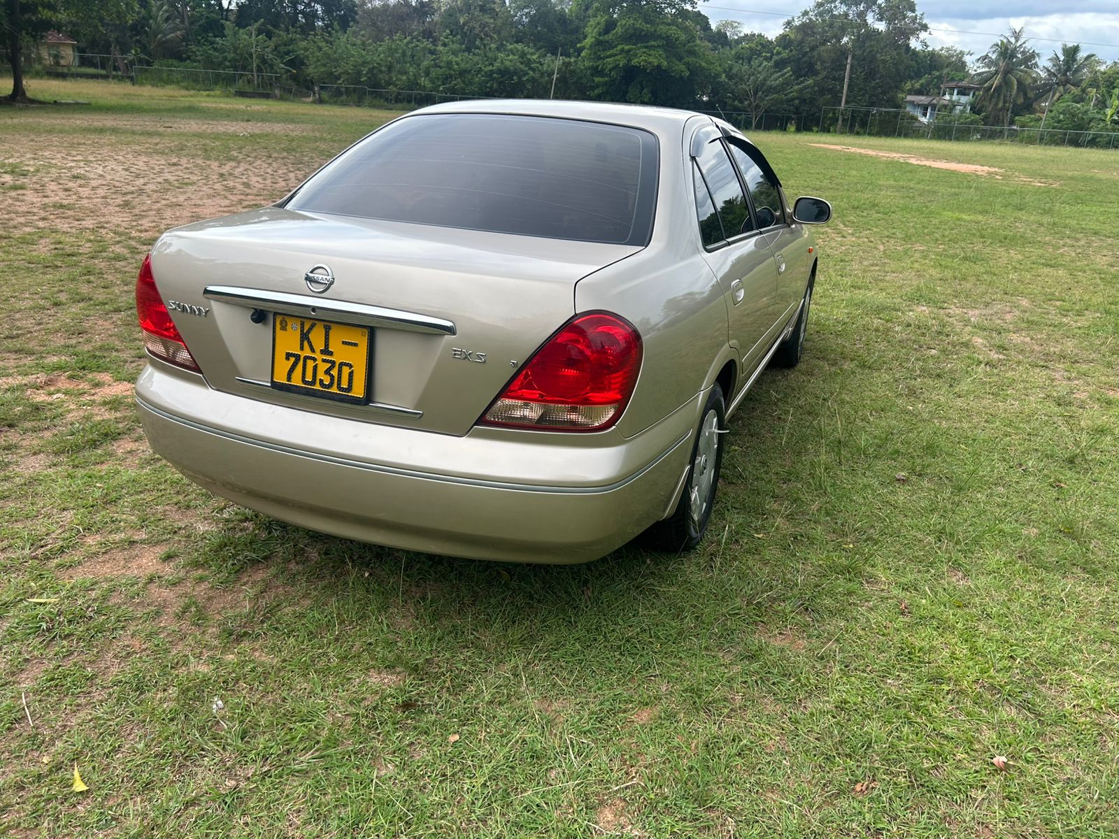 Nissan N17 Ex Saloon