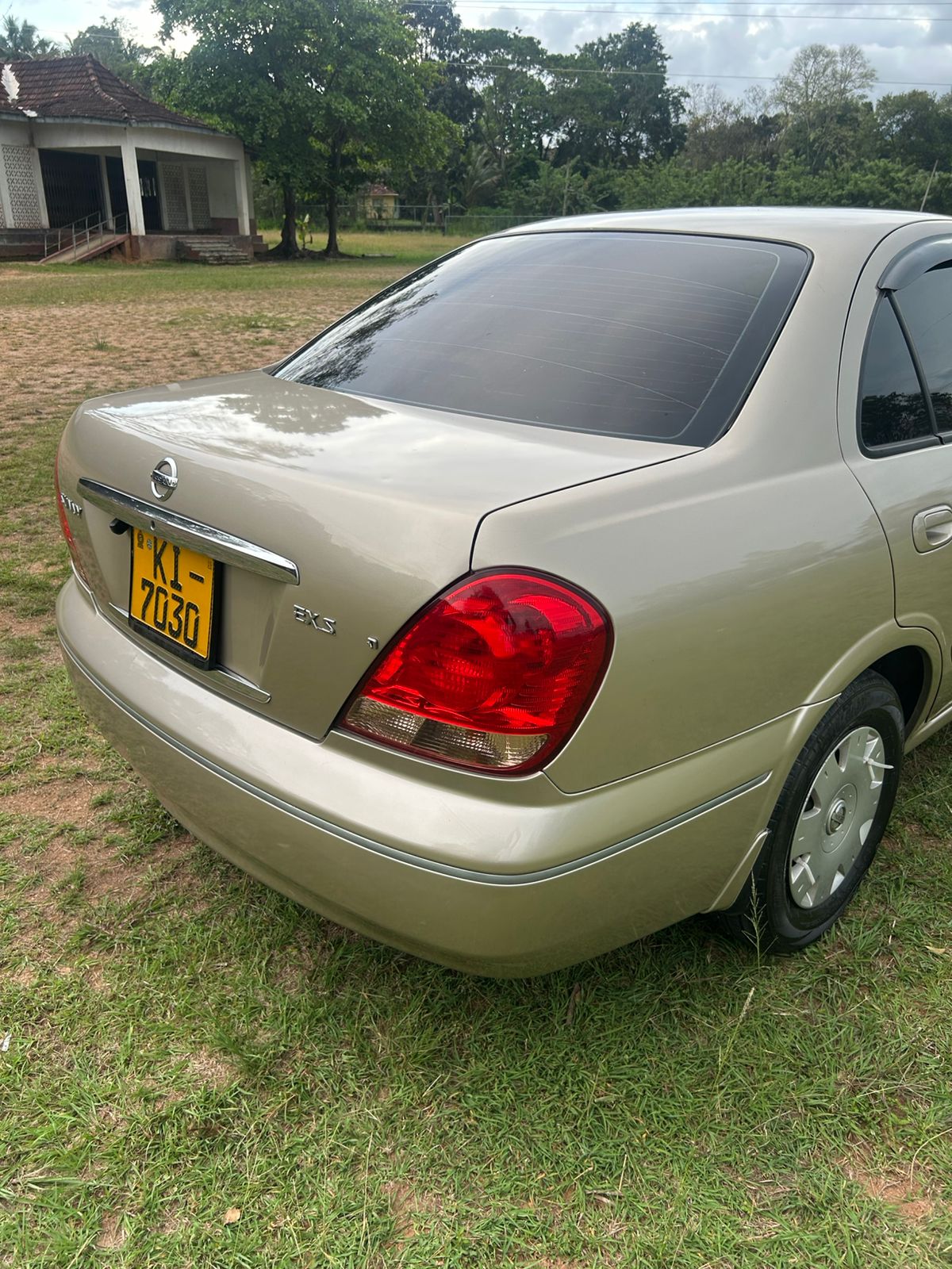 Nissan N17 Ex Saloon