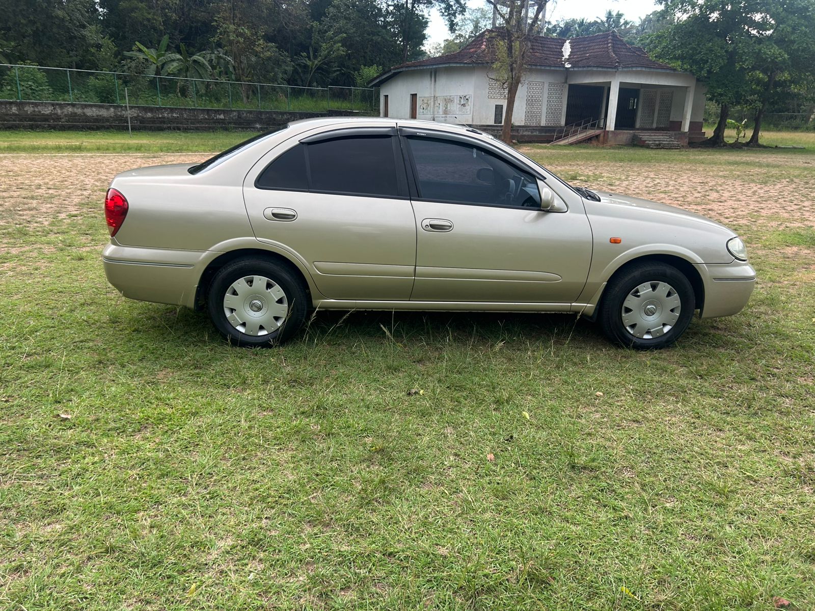 Nissan N17 Ex Saloon