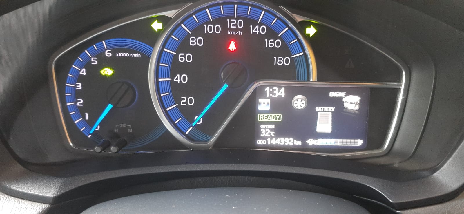 Toyota Axio Hybrid G Grade 2014