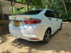 Honda Grace 2015.