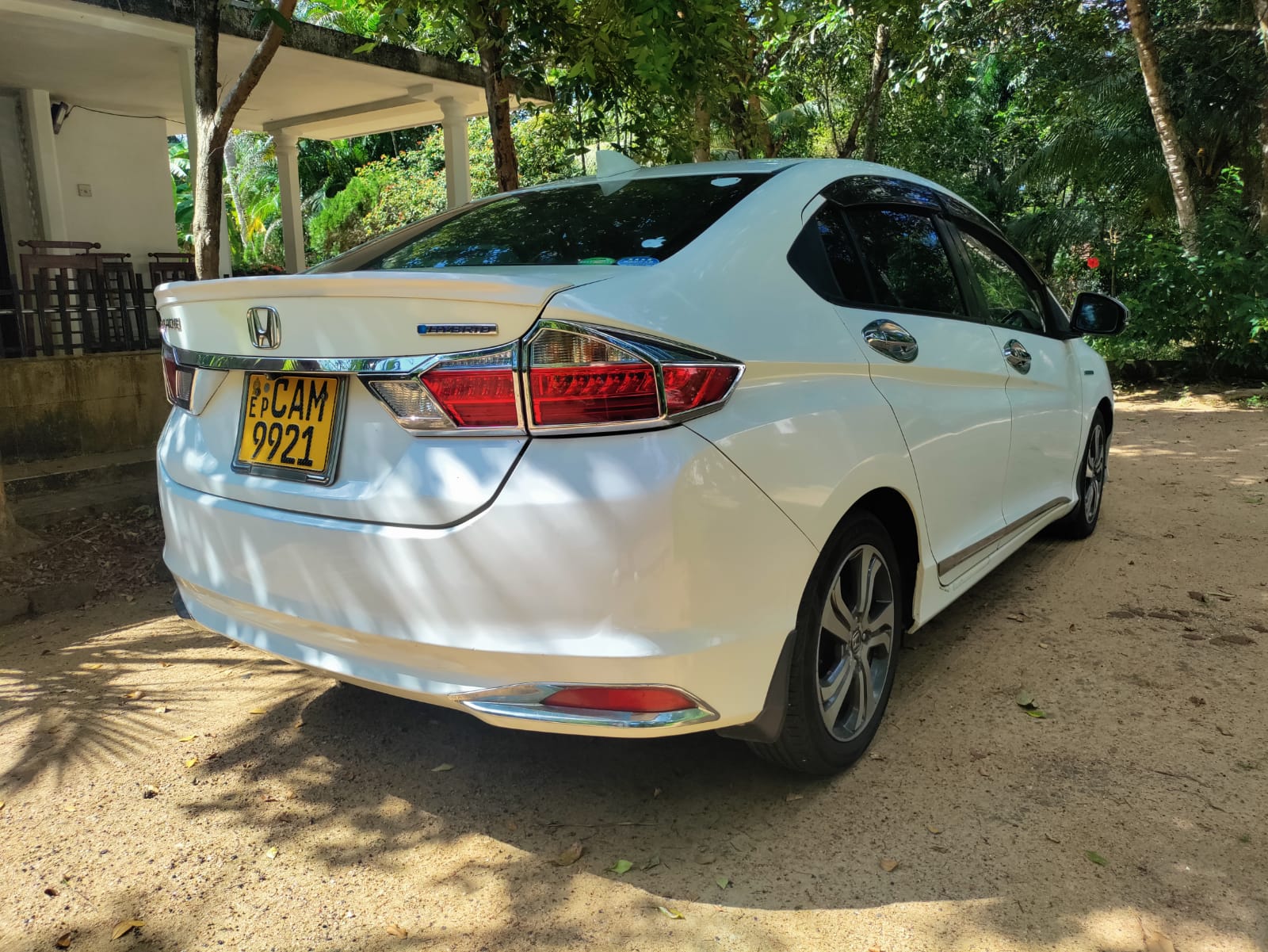 Honda Grace 2015.