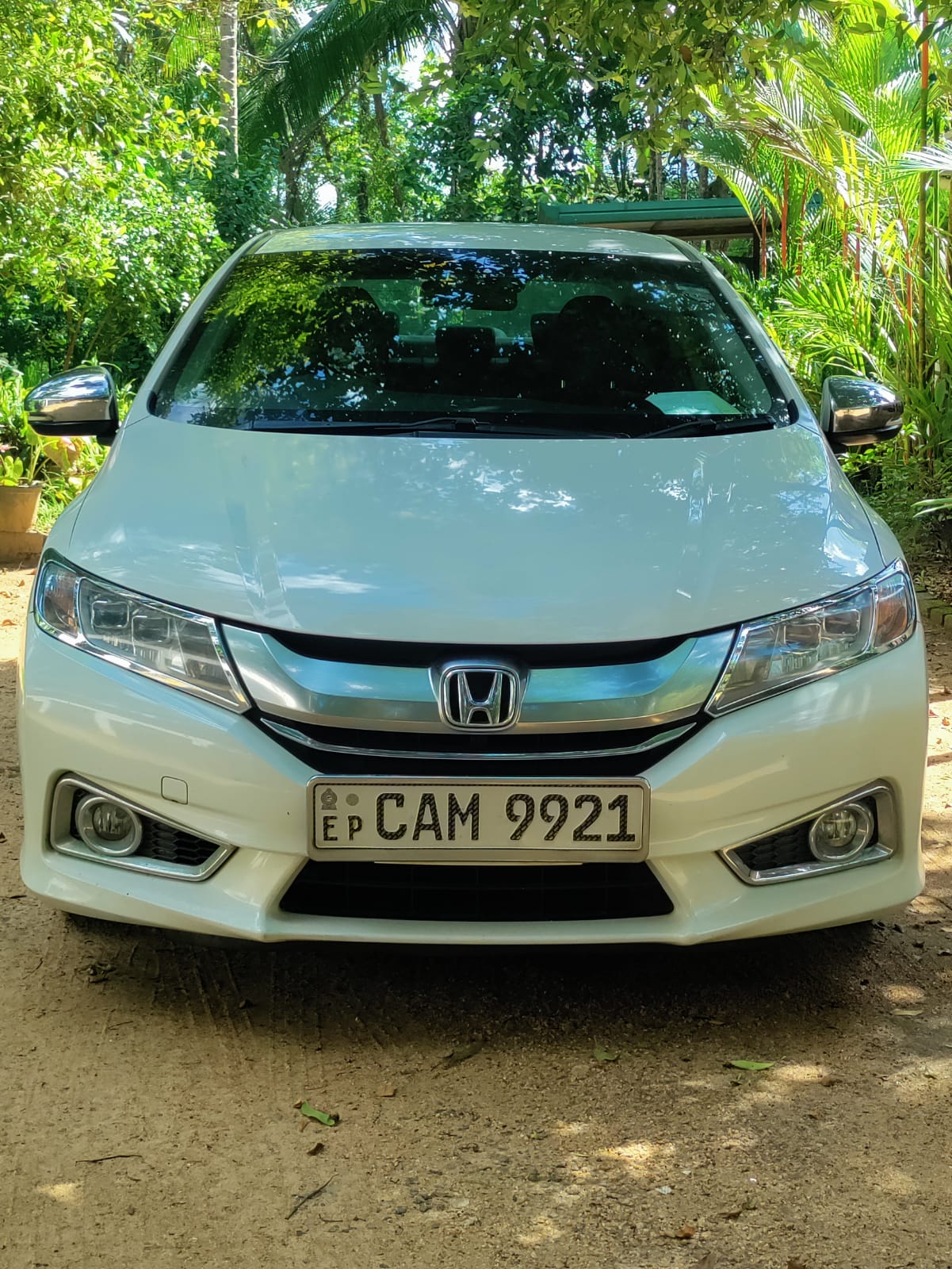 Honda Grace 2015.
