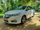 Honda Grace 2015.