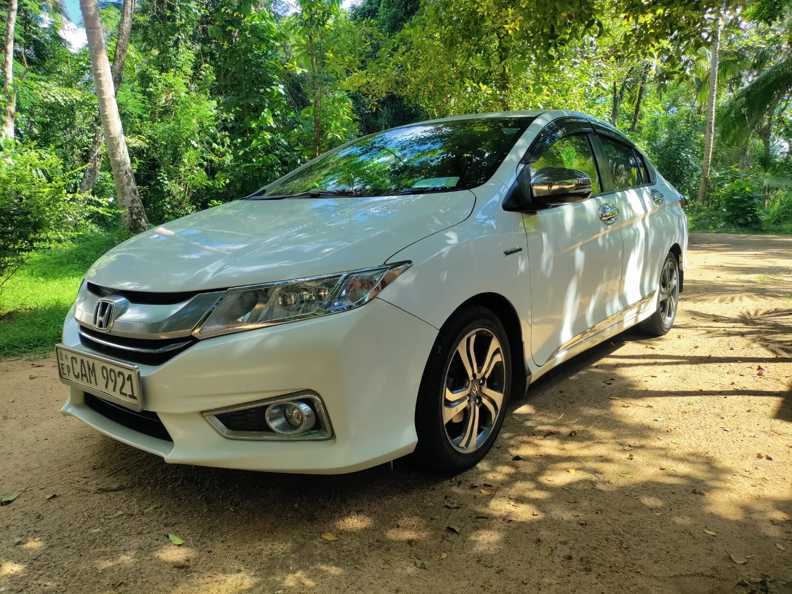 Honda Grace 2015.