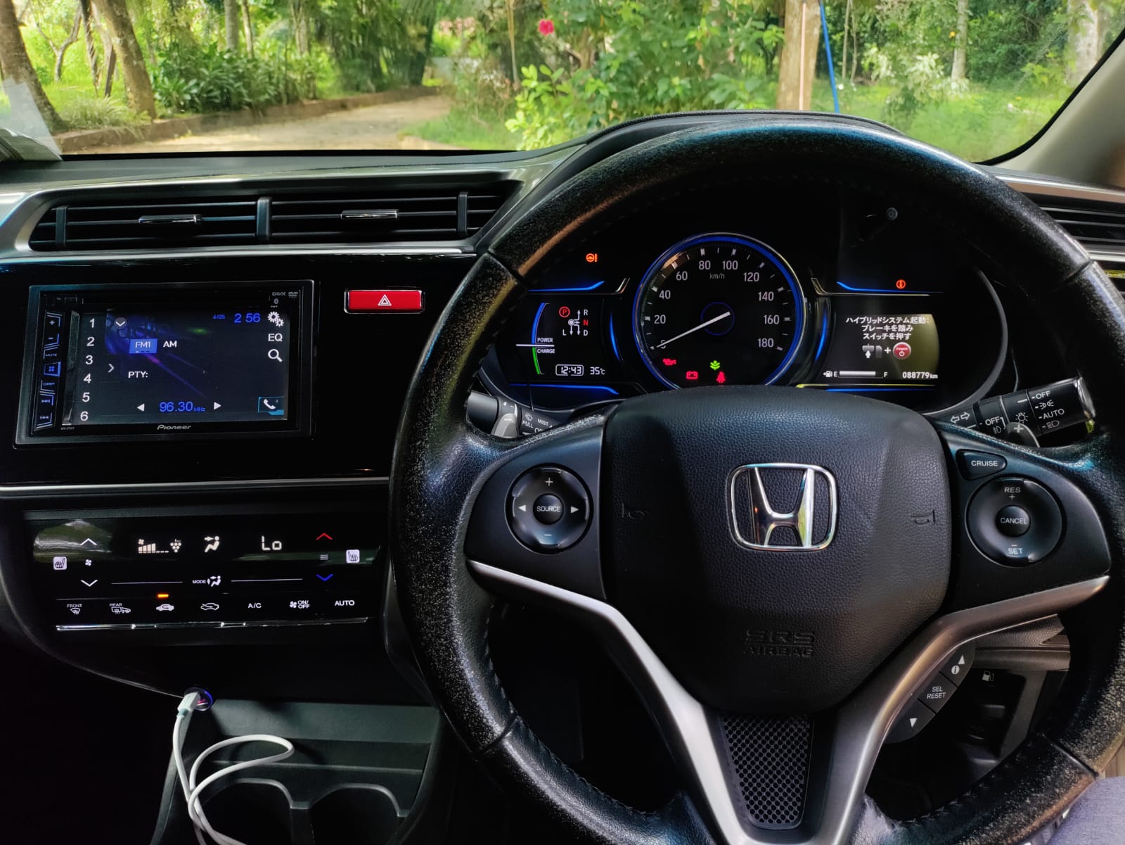 Honda Grace 2015.