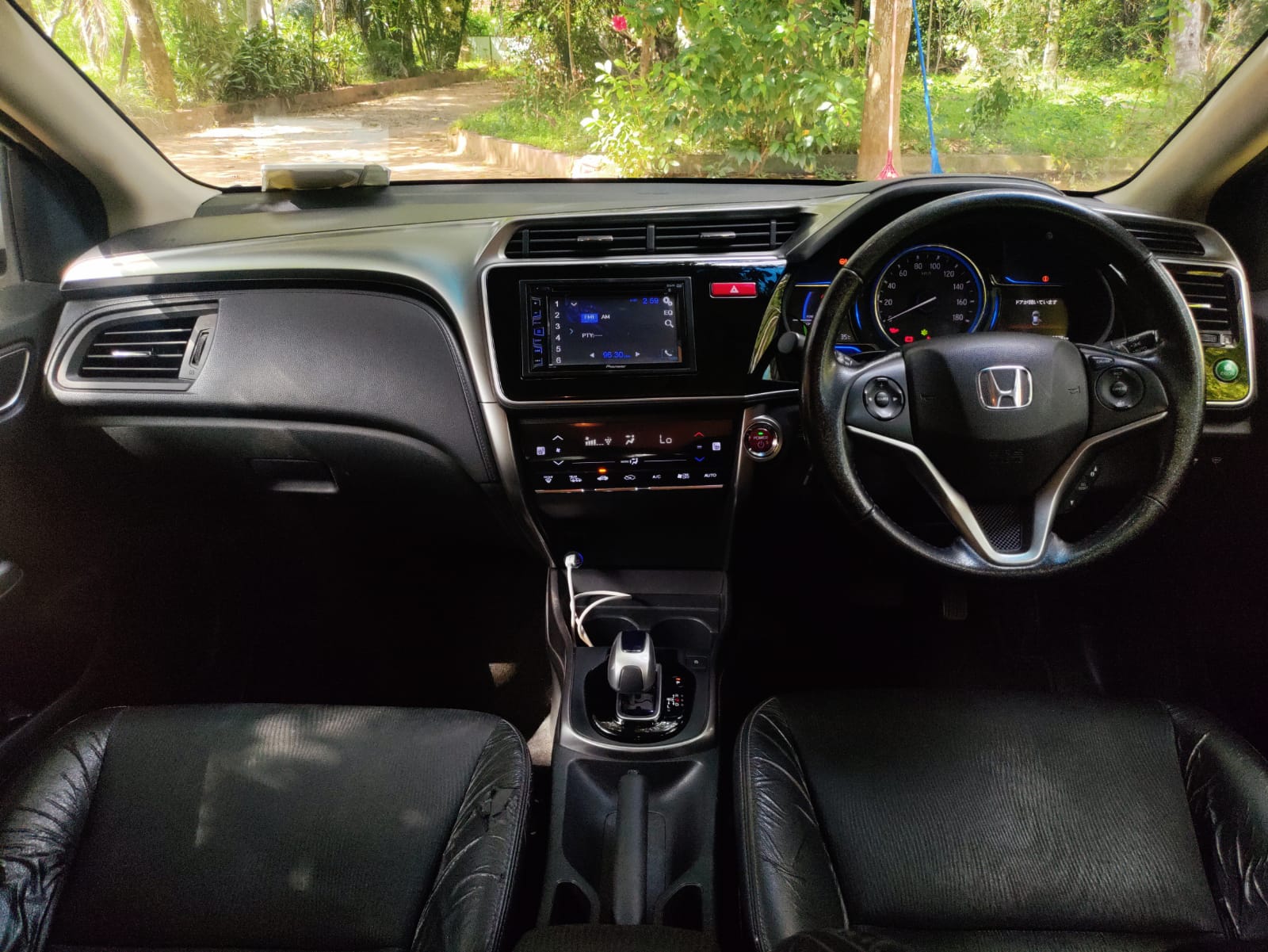 Honda Grace 2015.