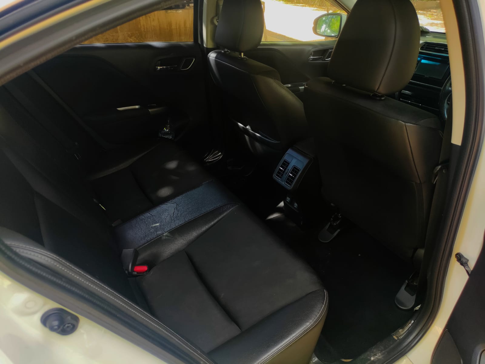 Honda Grace 2015.