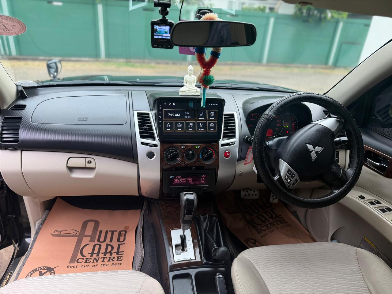 Mitsubishi Montero 2012