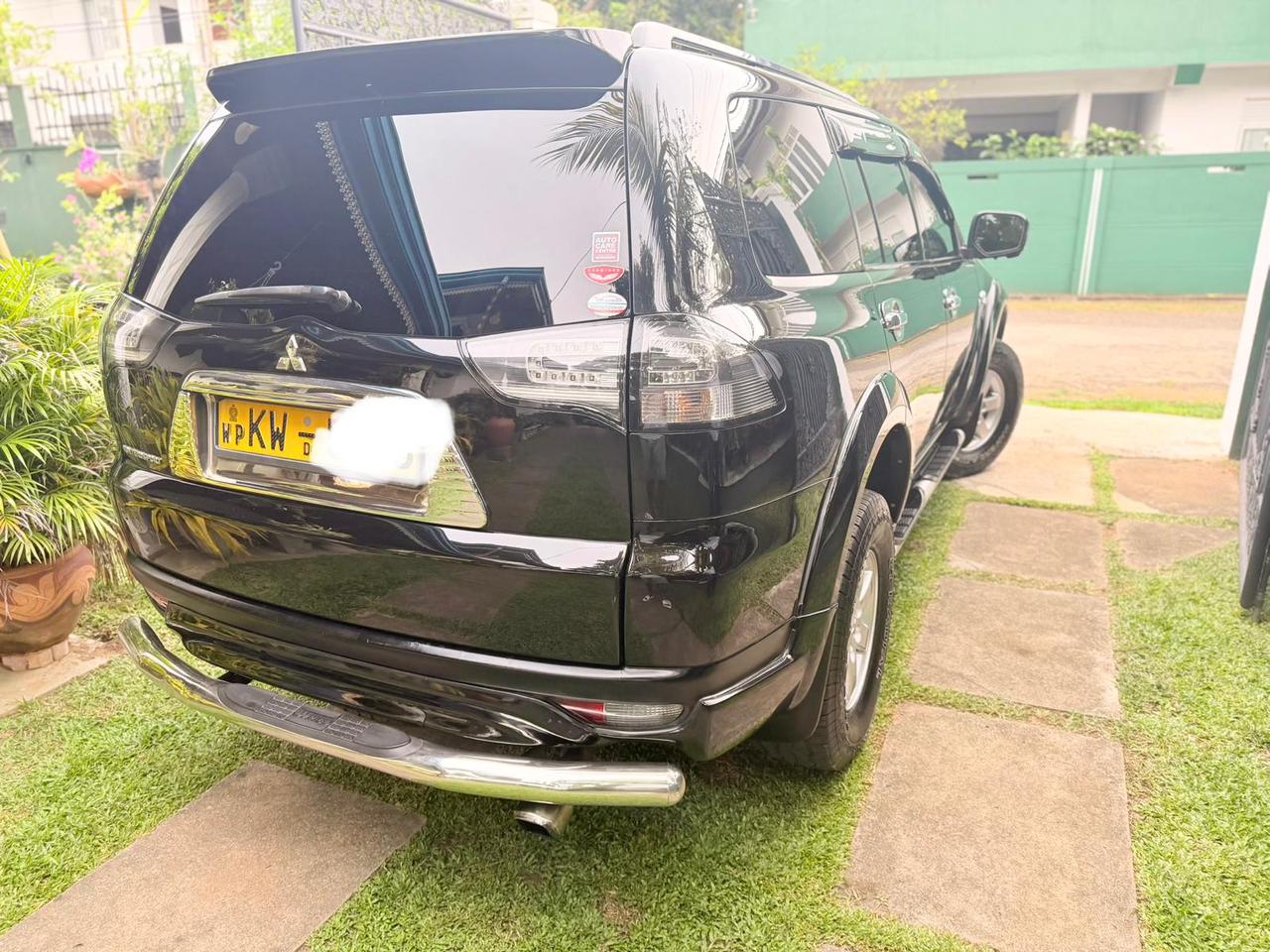 Mitsubishi Montero 2012