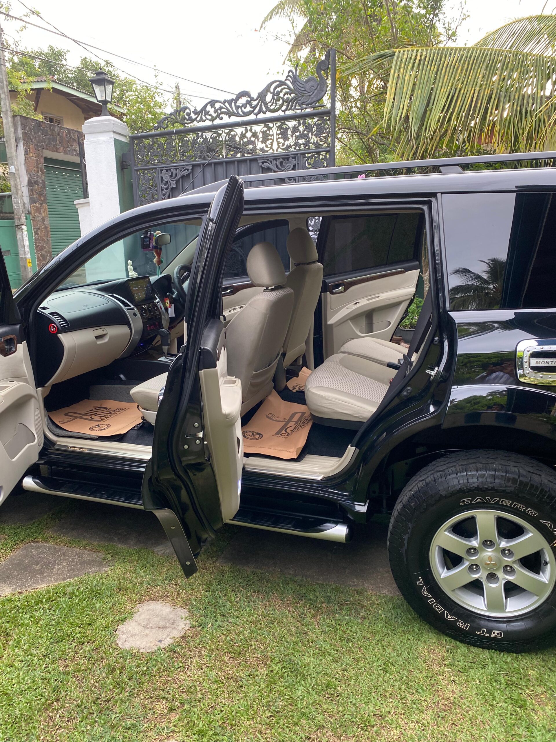 Mitsubishi Montero 2012