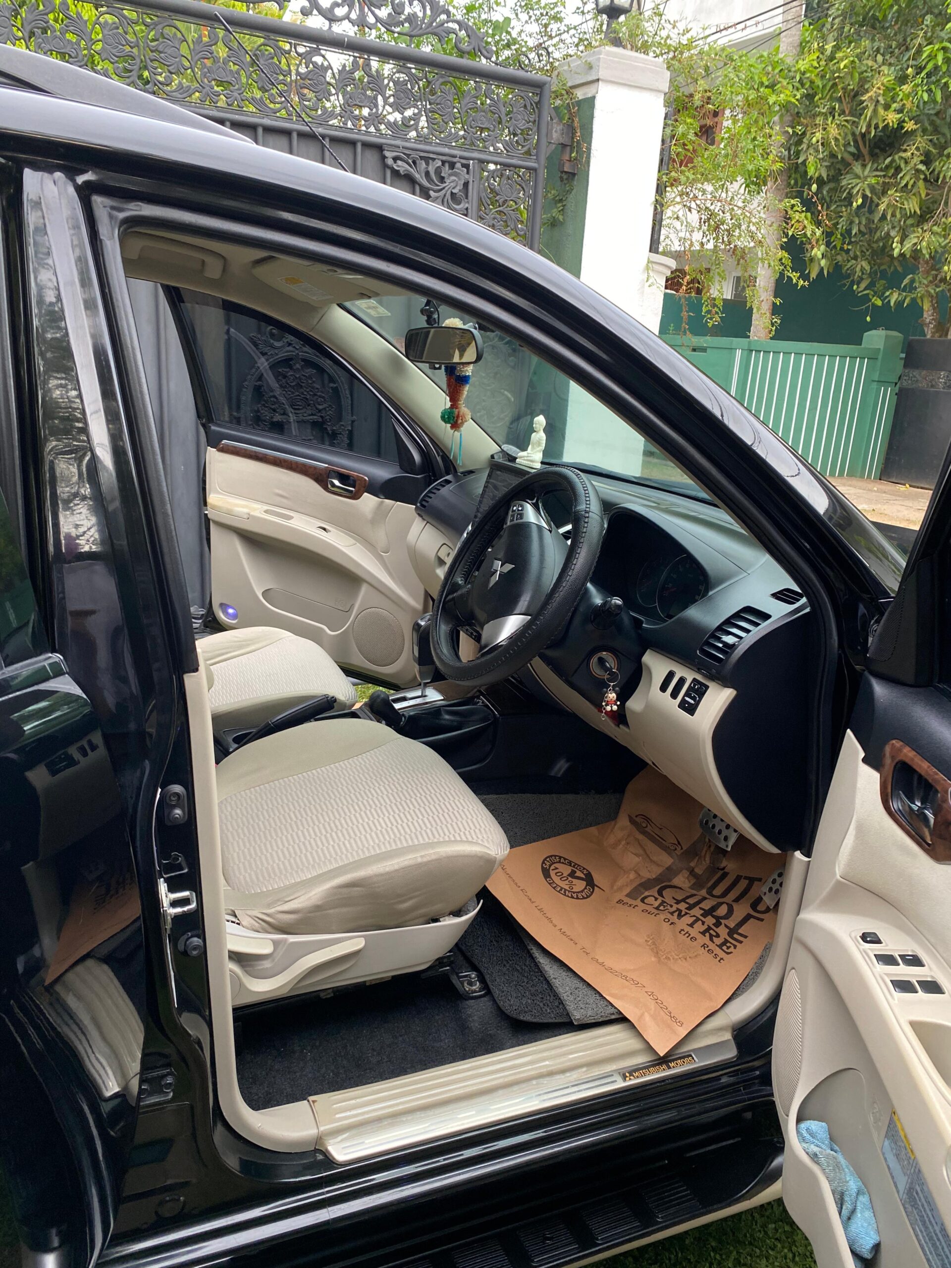 Mitsubishi Montero 2012