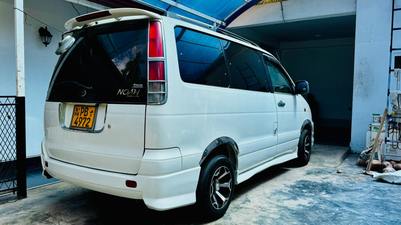 Toyota Noah KR 42 2003