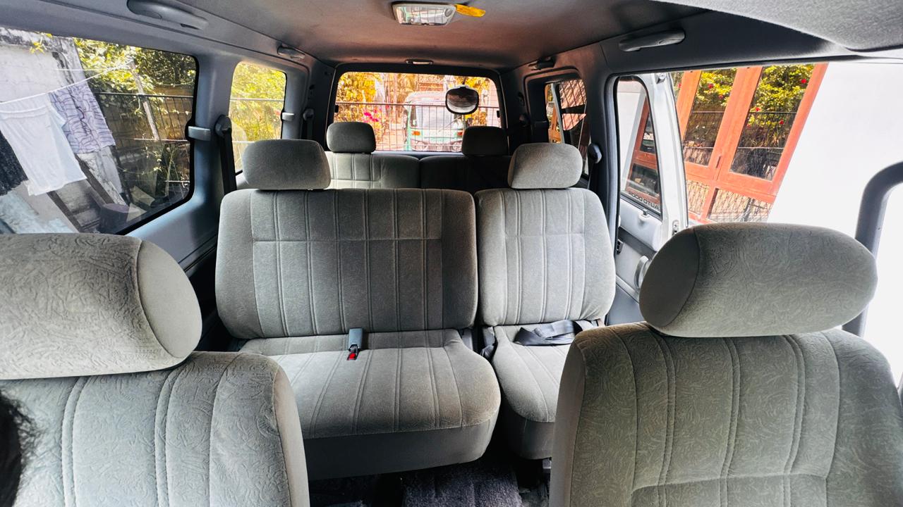Toyota Noah KR 42 2003