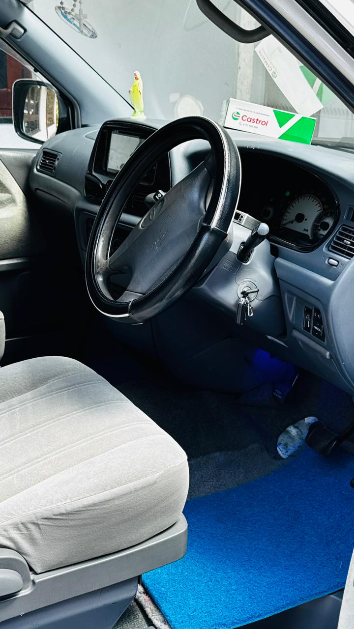 Toyota Noah KR 42 2003
