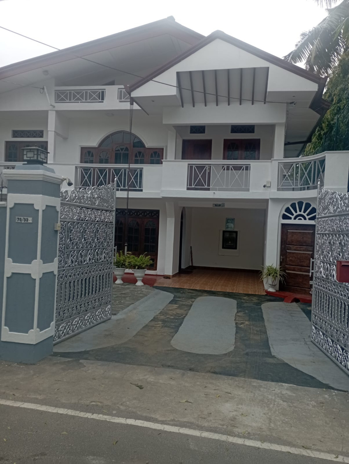 2 STORY HOUSE FOR QUICK SALE