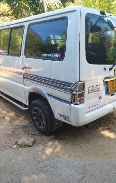 Mazda Bongo Lion Face R2 2004