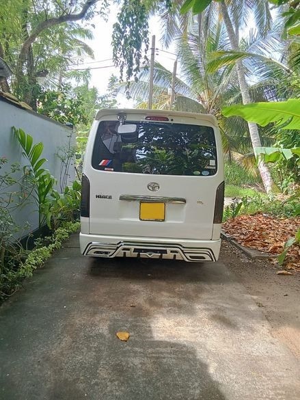 Toyota KDH Flat roof 2015