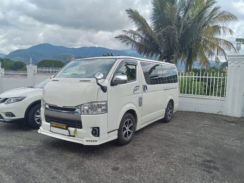 Toyota KDH Flat roof 2015