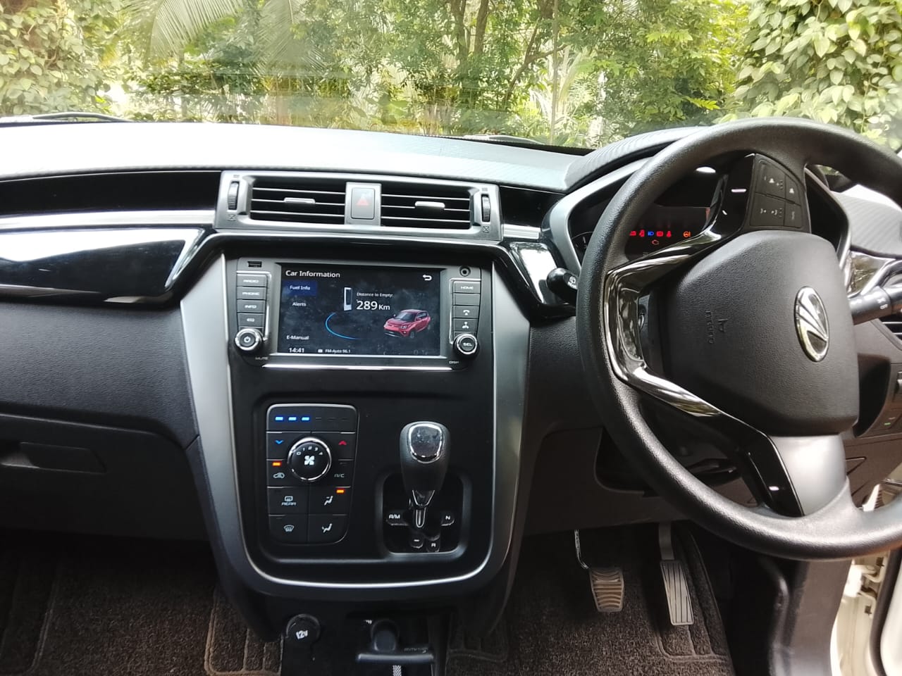Mahindra KUV 100 2025