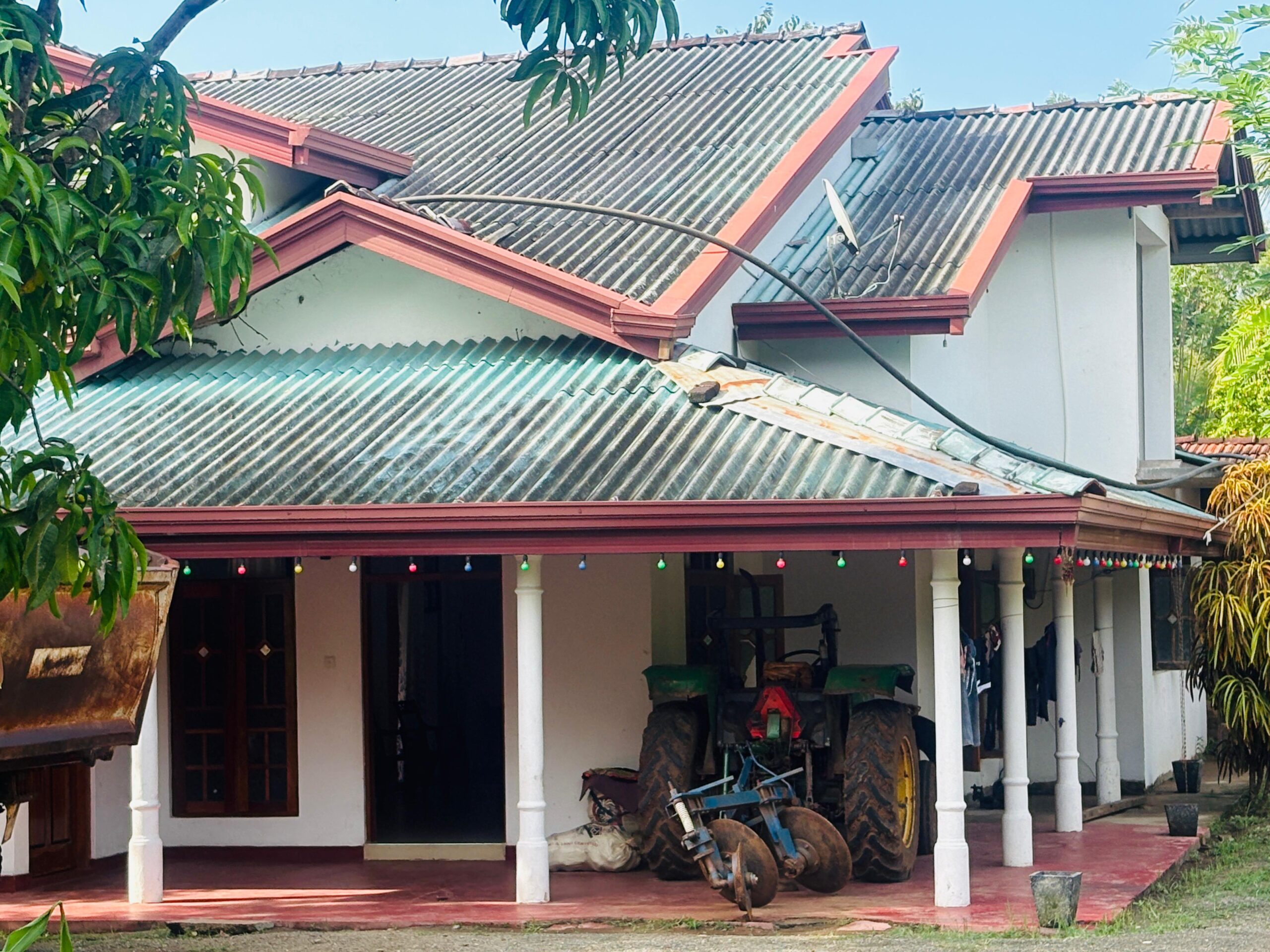 දෙමහල් නිවස සමග අක්කර දෙකක බිම් කොටස Monaragala