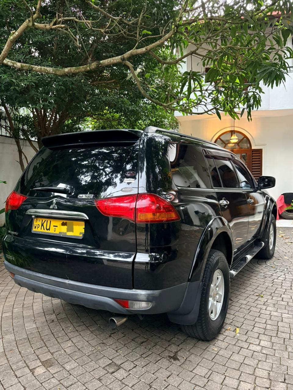 Mitsubishi Montero Sports 2012