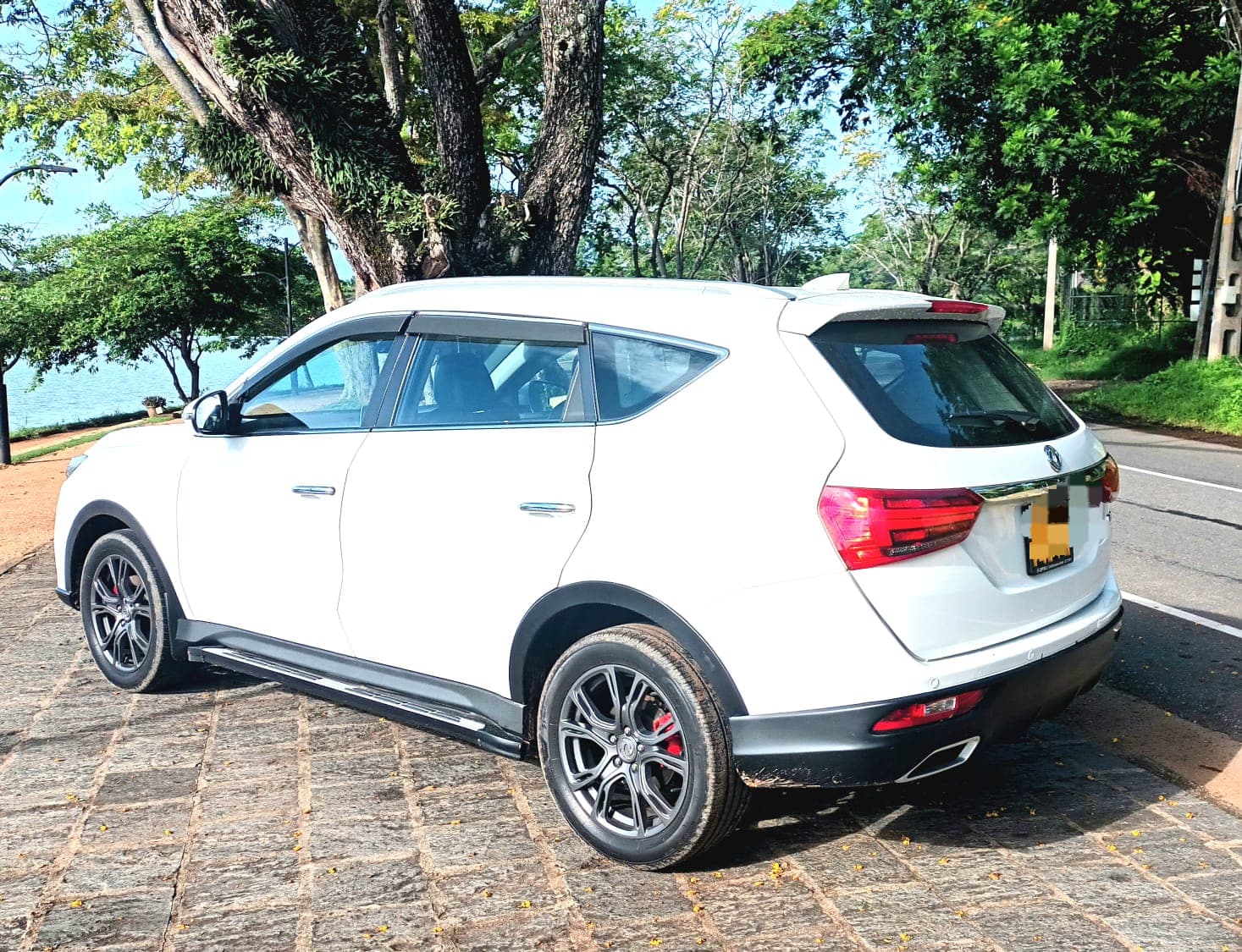 DFSK Glory I-Auto SUV 2023