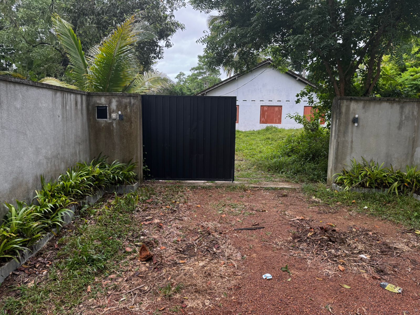 ඉඳුරුව, ගෝනගල පුර ඉතා වටිනා ඉඩමක් විකිණීමට