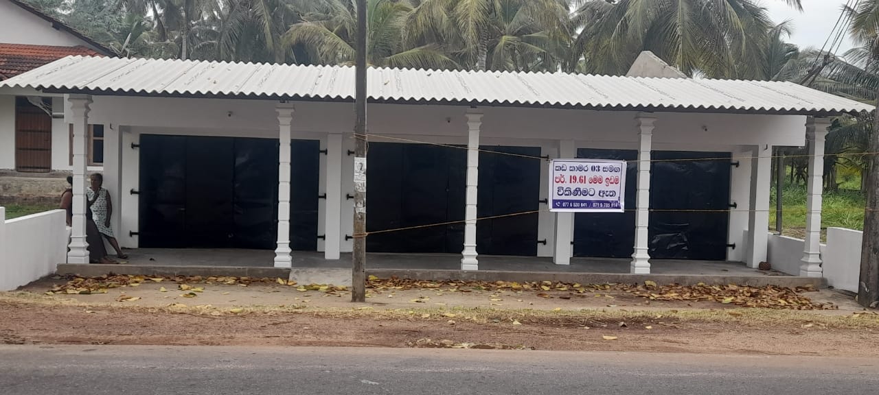 20 Perch Land with 3 shops for Sale in Pottuvila