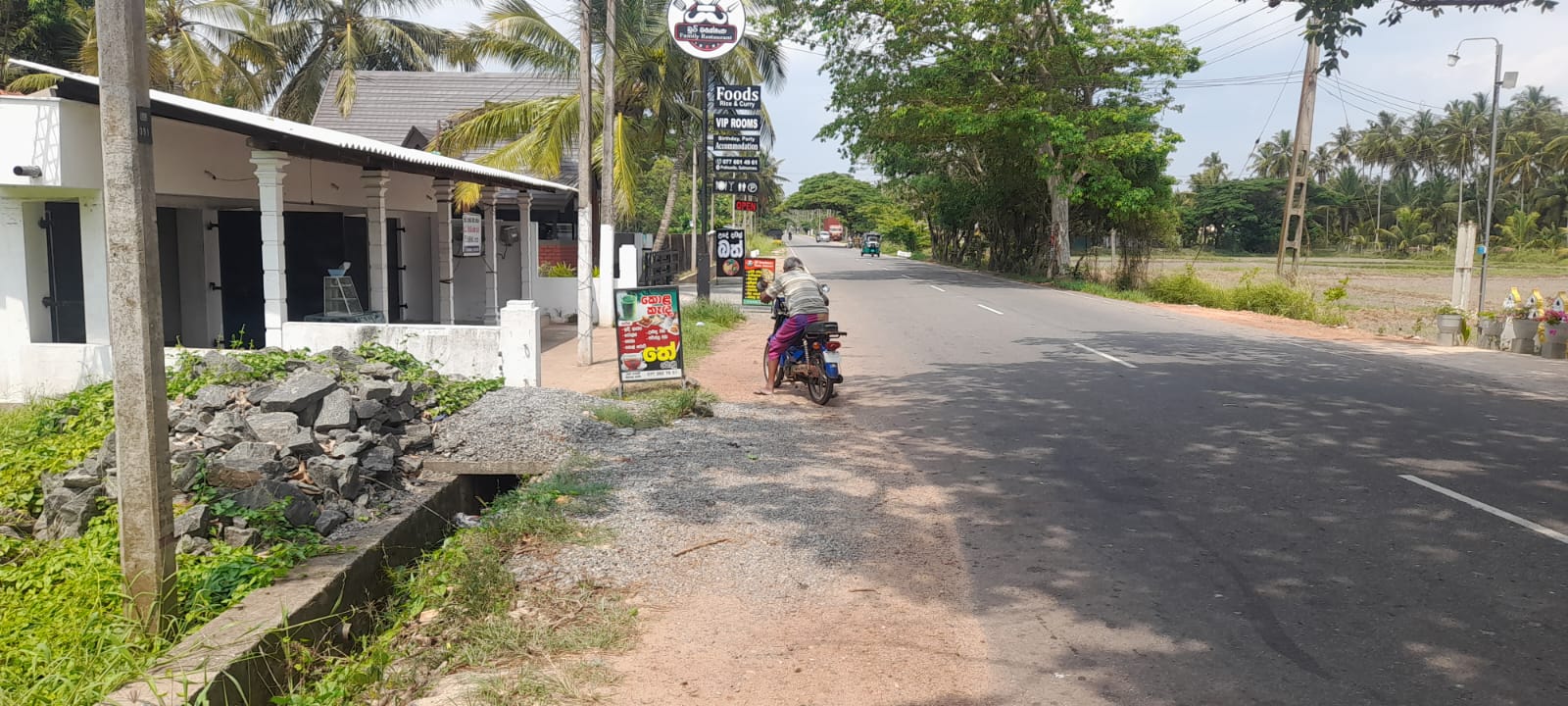 20 Perch Land with 3 shops for Sale in Pottuvila