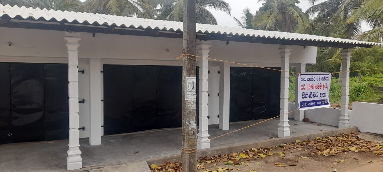 20 Perch Land with 3 shops for Sale in Pottuvila