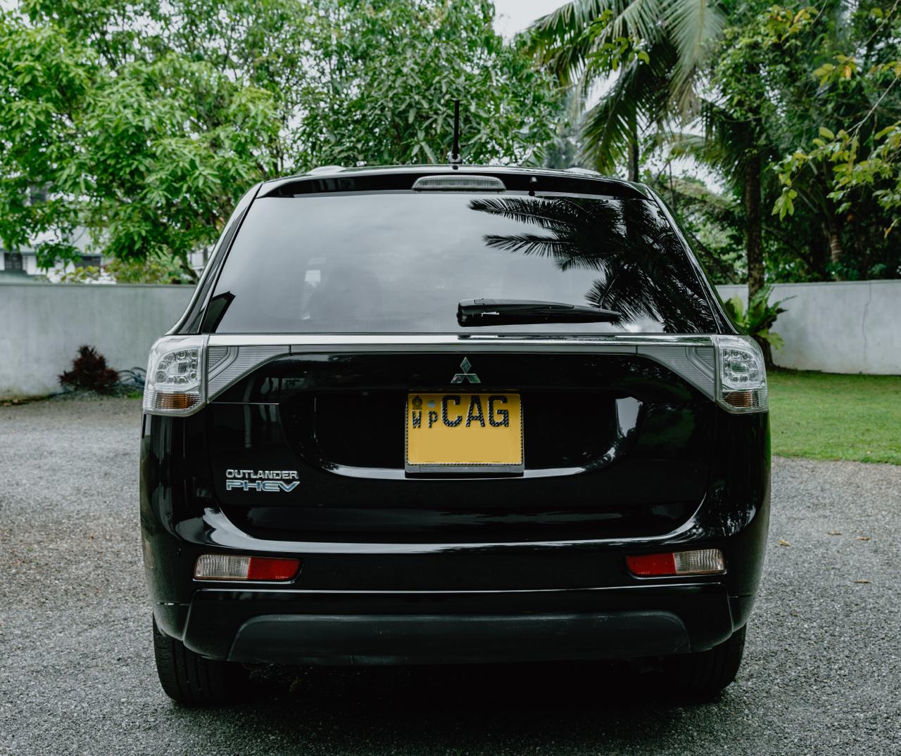 Mitsubishi Outlander G Navi 2014