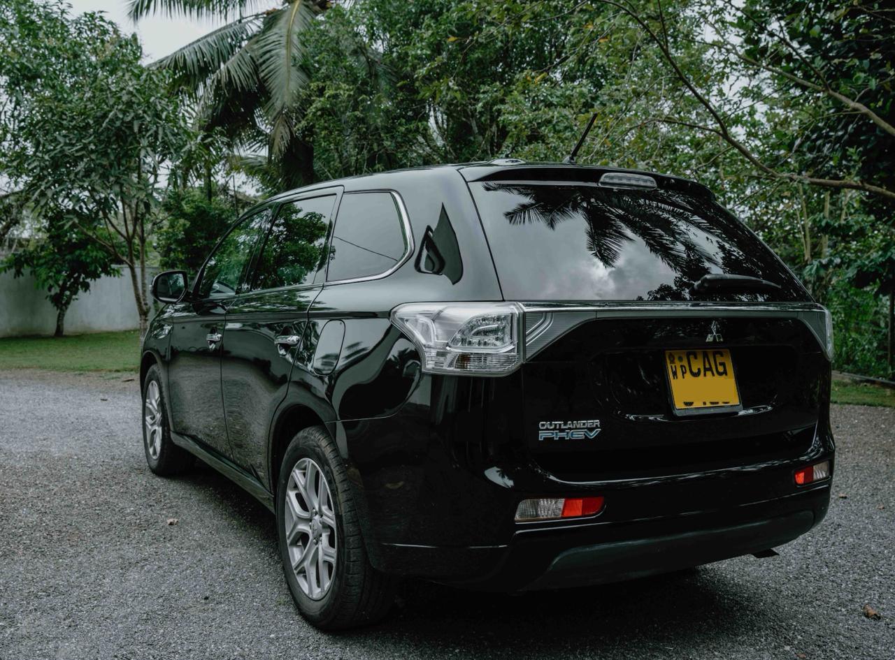 Mitsubishi Outlander G Navi 2014