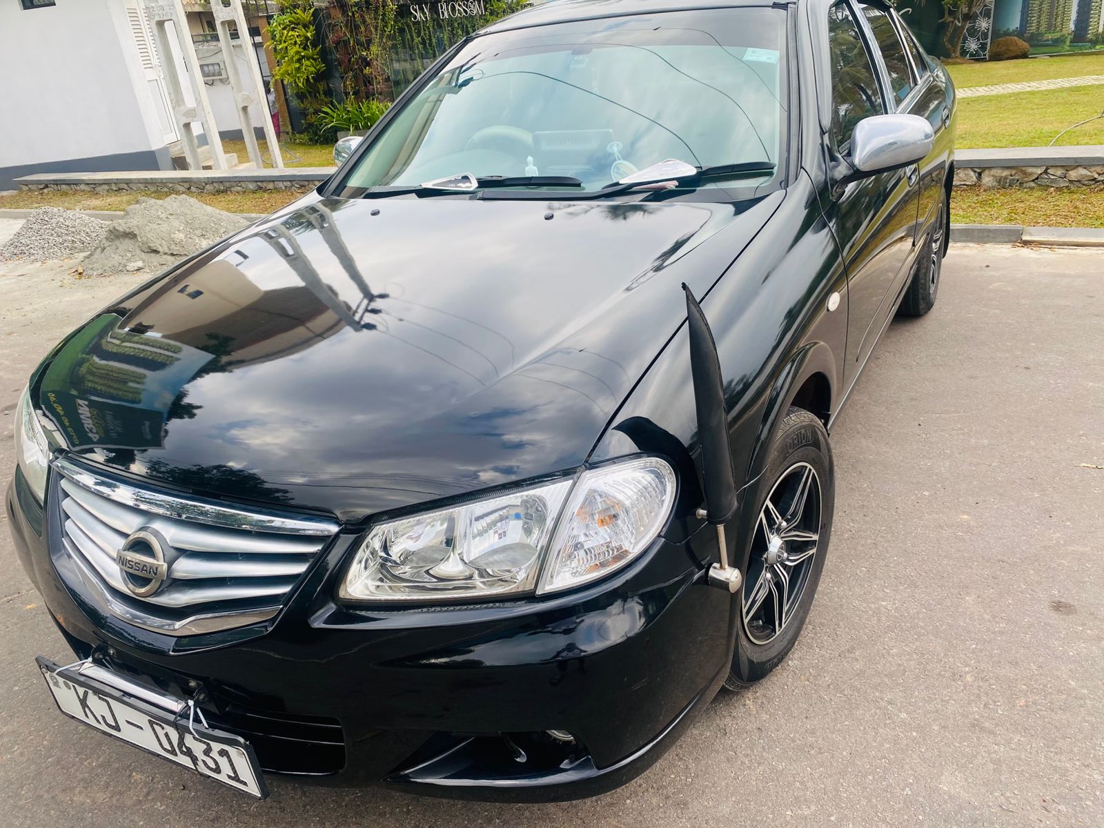 Nissan Sunny EX Saloon 1300 2010