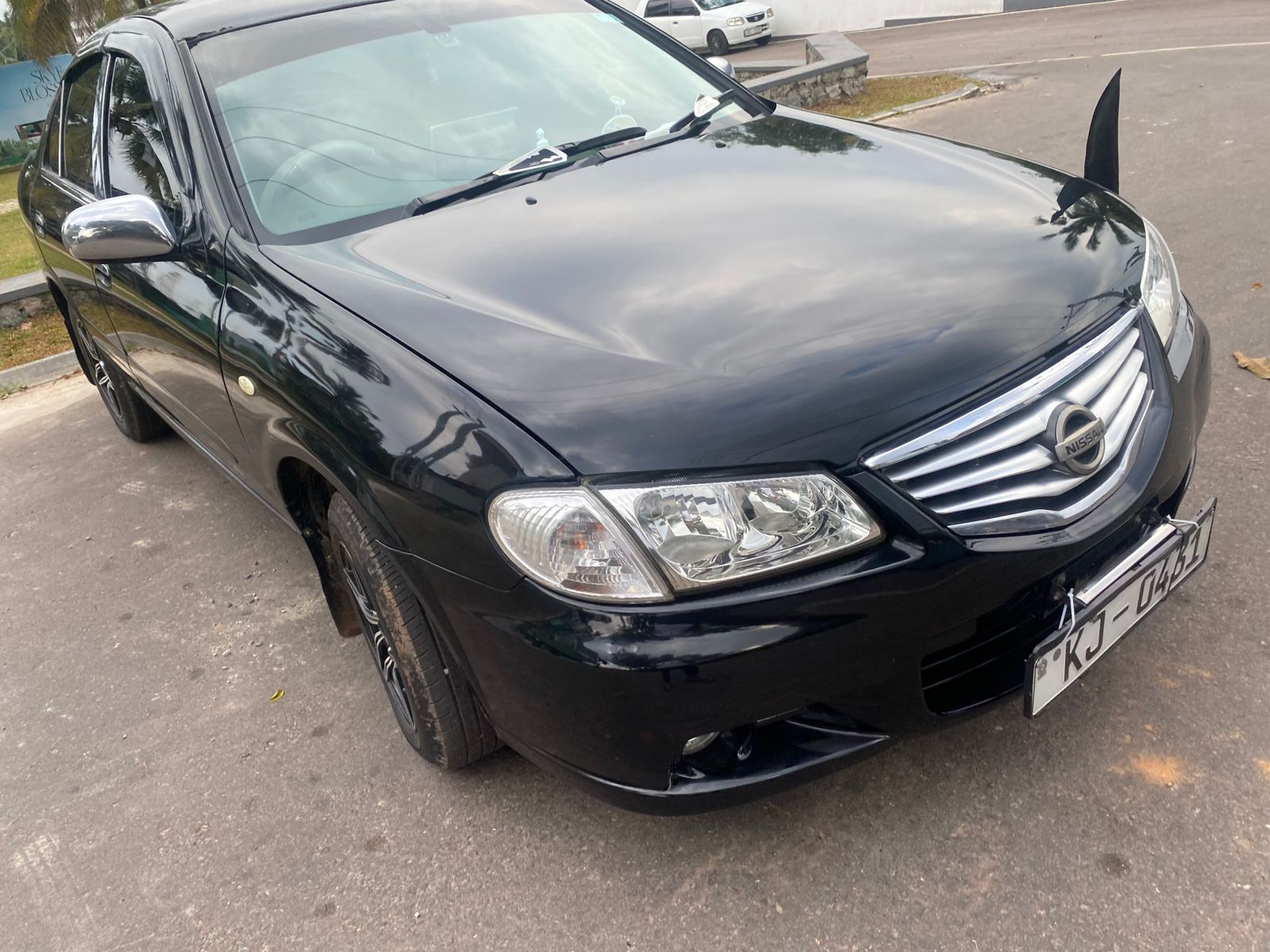 Nissan Sunny EX Saloon 1300 2010