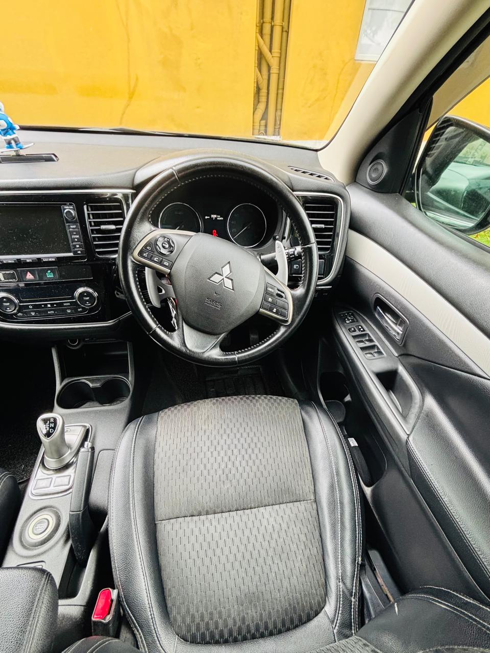 Mitsubishi Outlander PHEV 2014