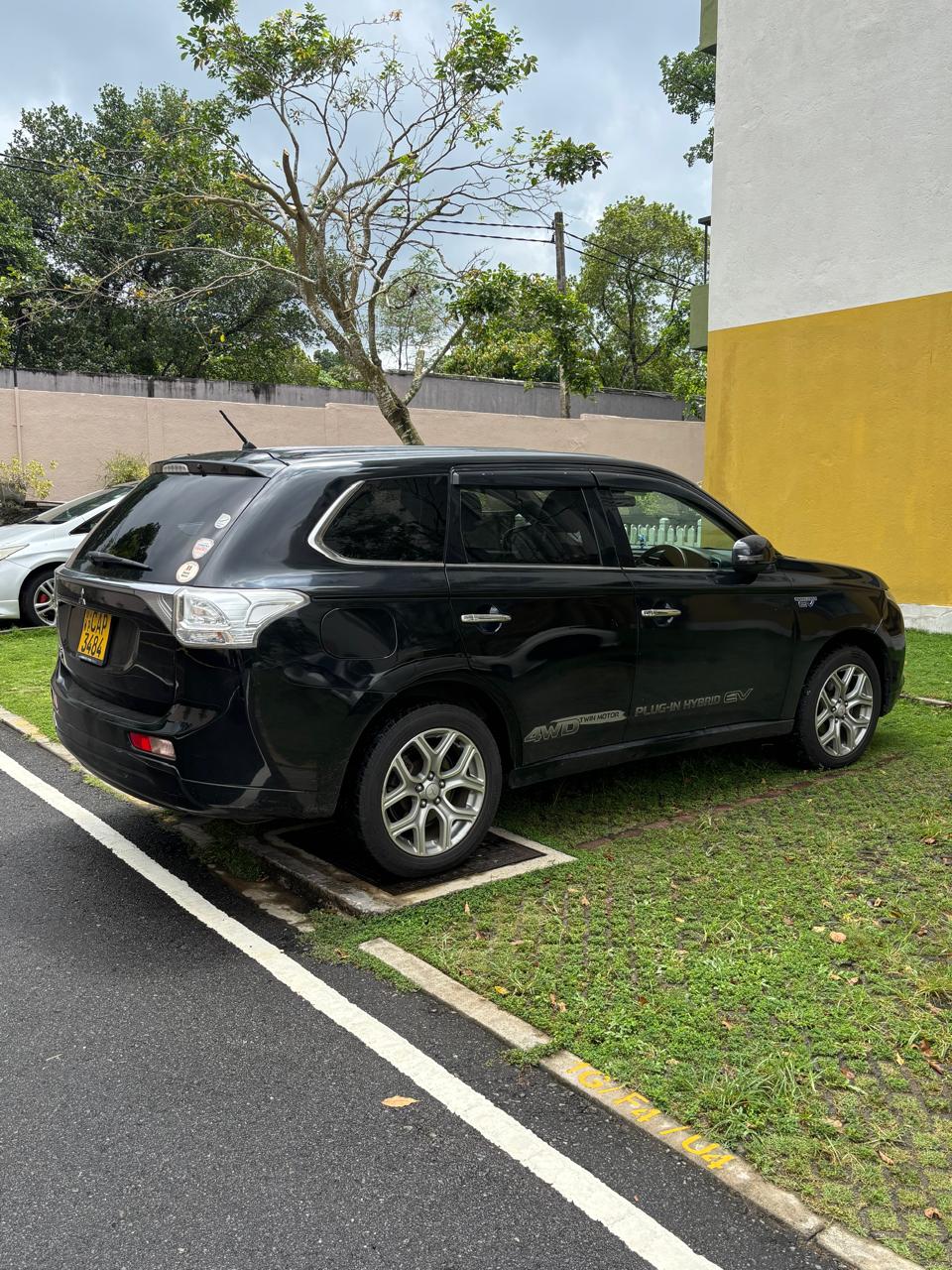 Mitsubishi Outlander PHEV 2014