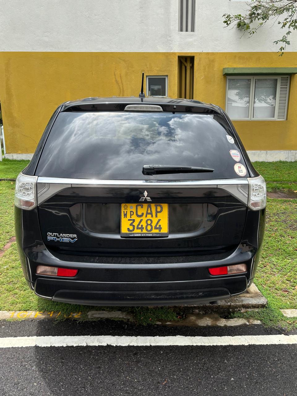 Mitsubishi Outlander PHEV 2014