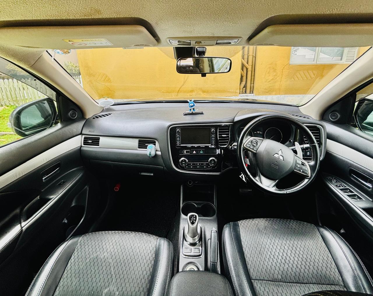 Mitsubishi Outlander PHEV 2014