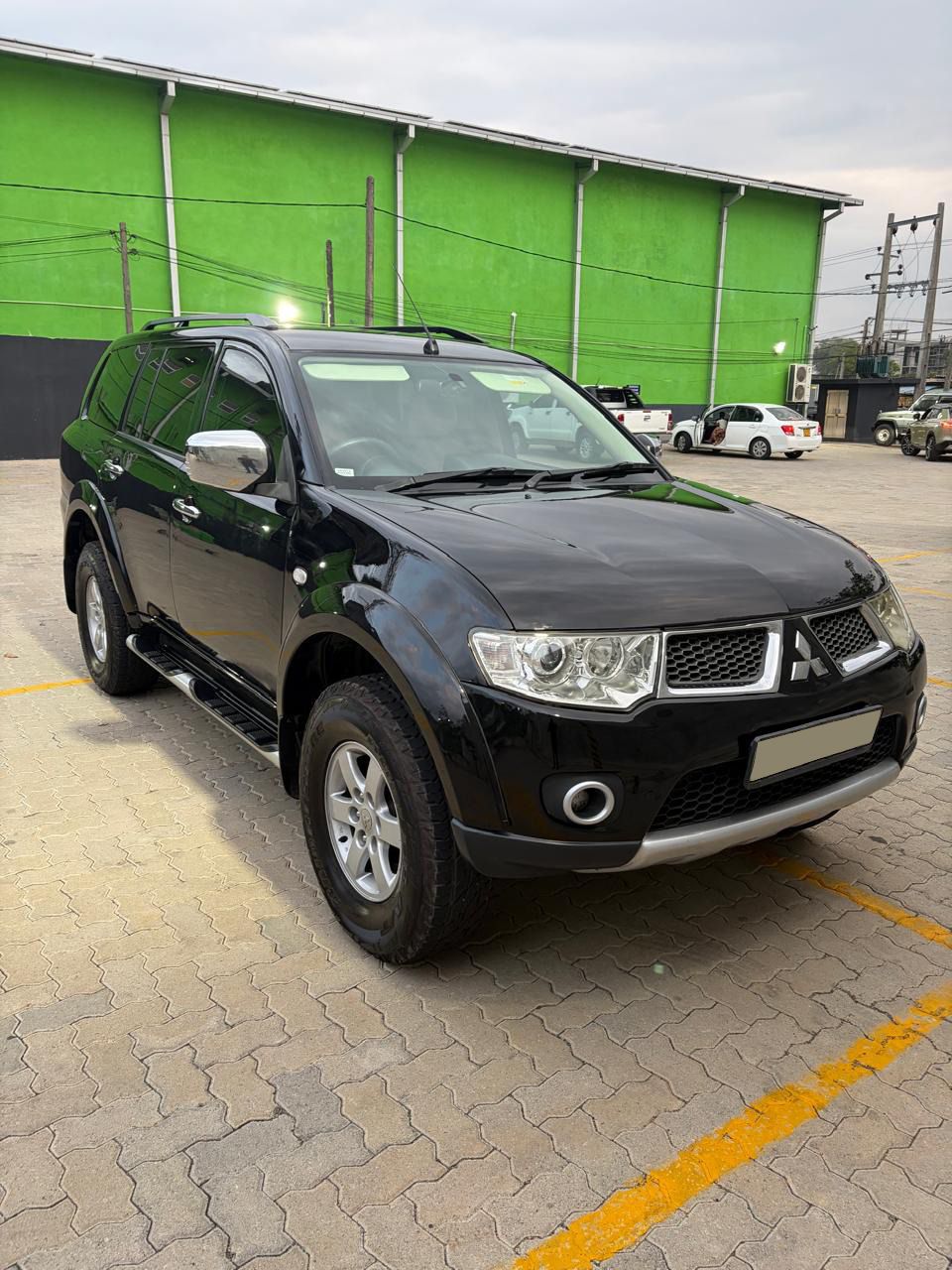 Mitsubishi Montero 2011