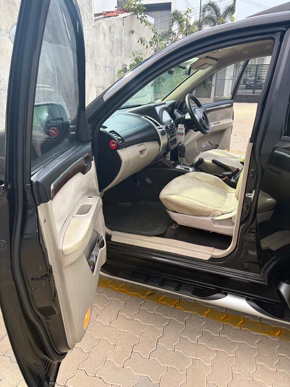 Mitsubishi Montero 2011