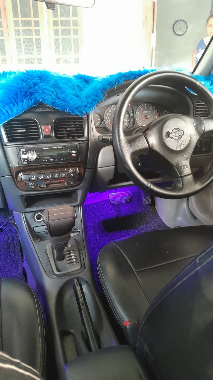 Nissan Sunny 2000