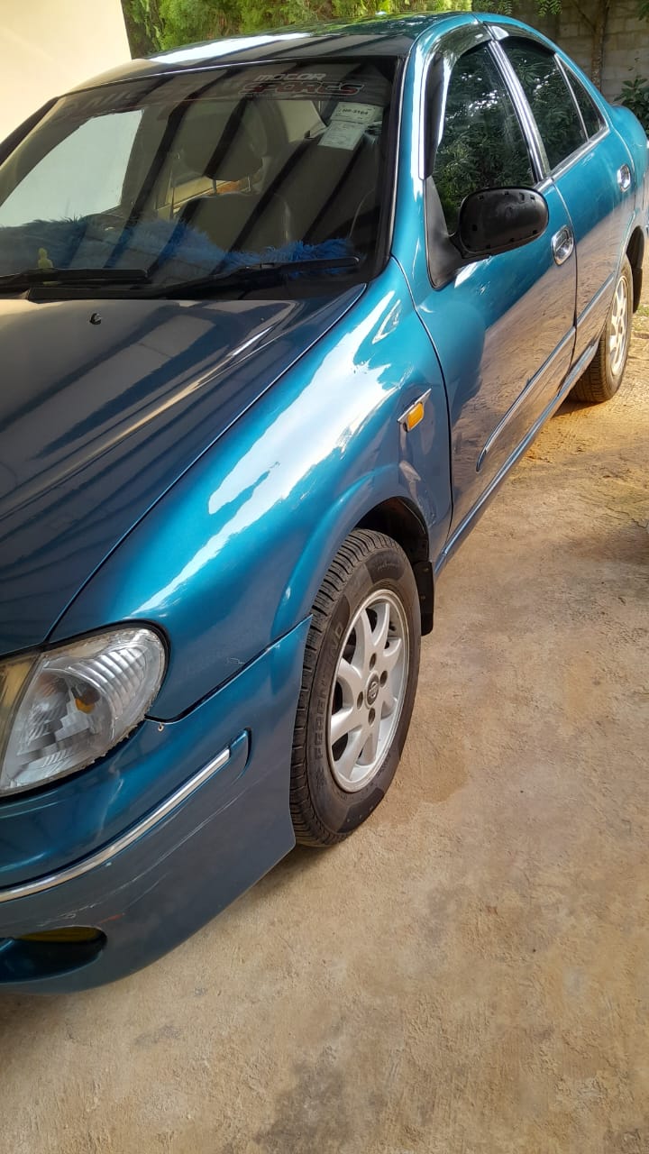 Nissan Sunny 2000