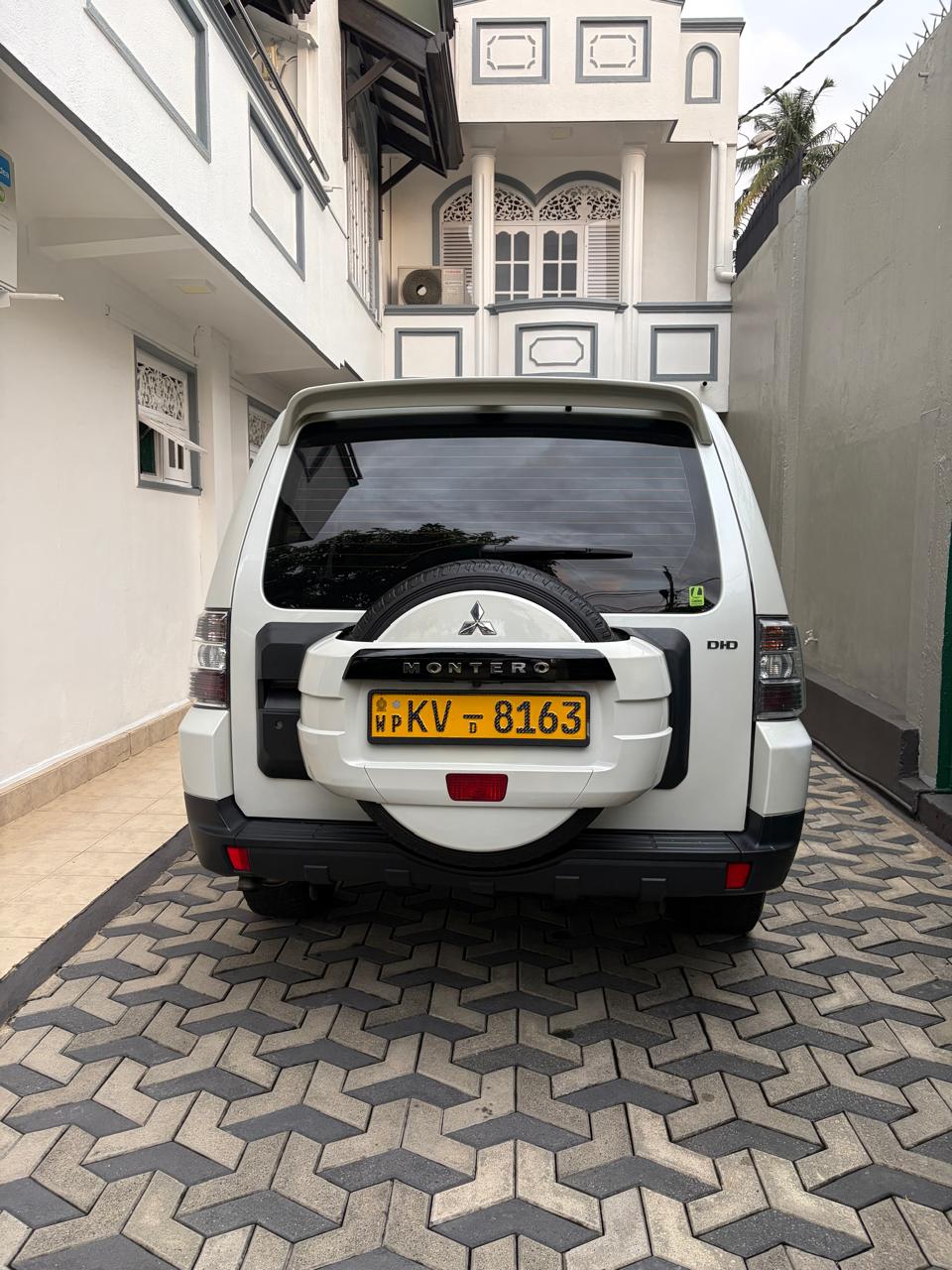 Mitsubishi Montero 2013
