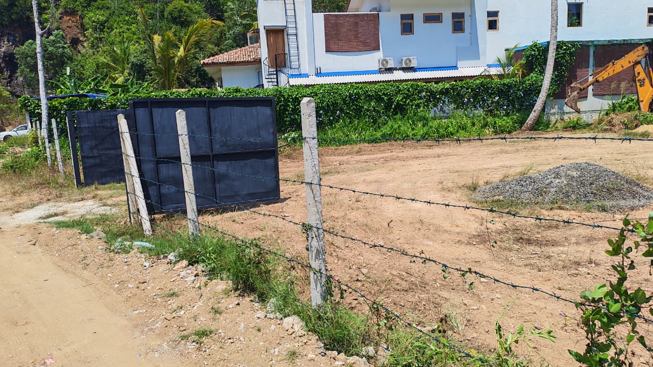 Land for Sale in UnawatunaAddress: 6.017674, 80.255091 Land type: Commercial, Residential, Other Land size: 41.0 perches