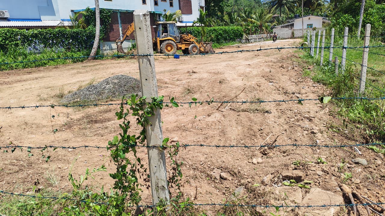 Land for Sale in UnawatunaAddress: 6.017674, 80.255091 Land type: Commercial, Residential, Other Land size: 41.0 perches