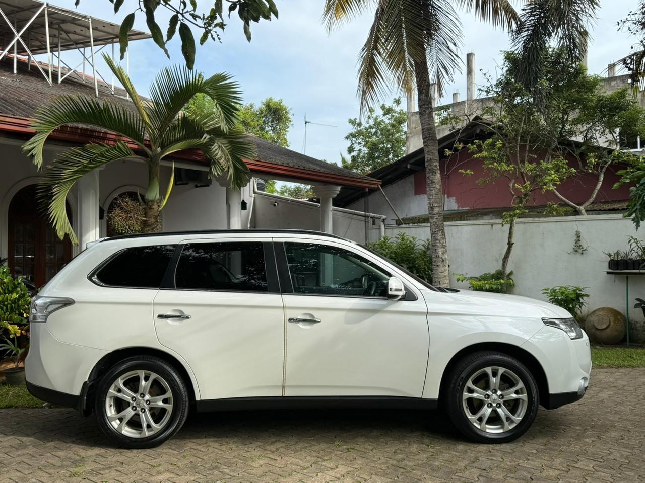 Mitsubishi Outlander 2014