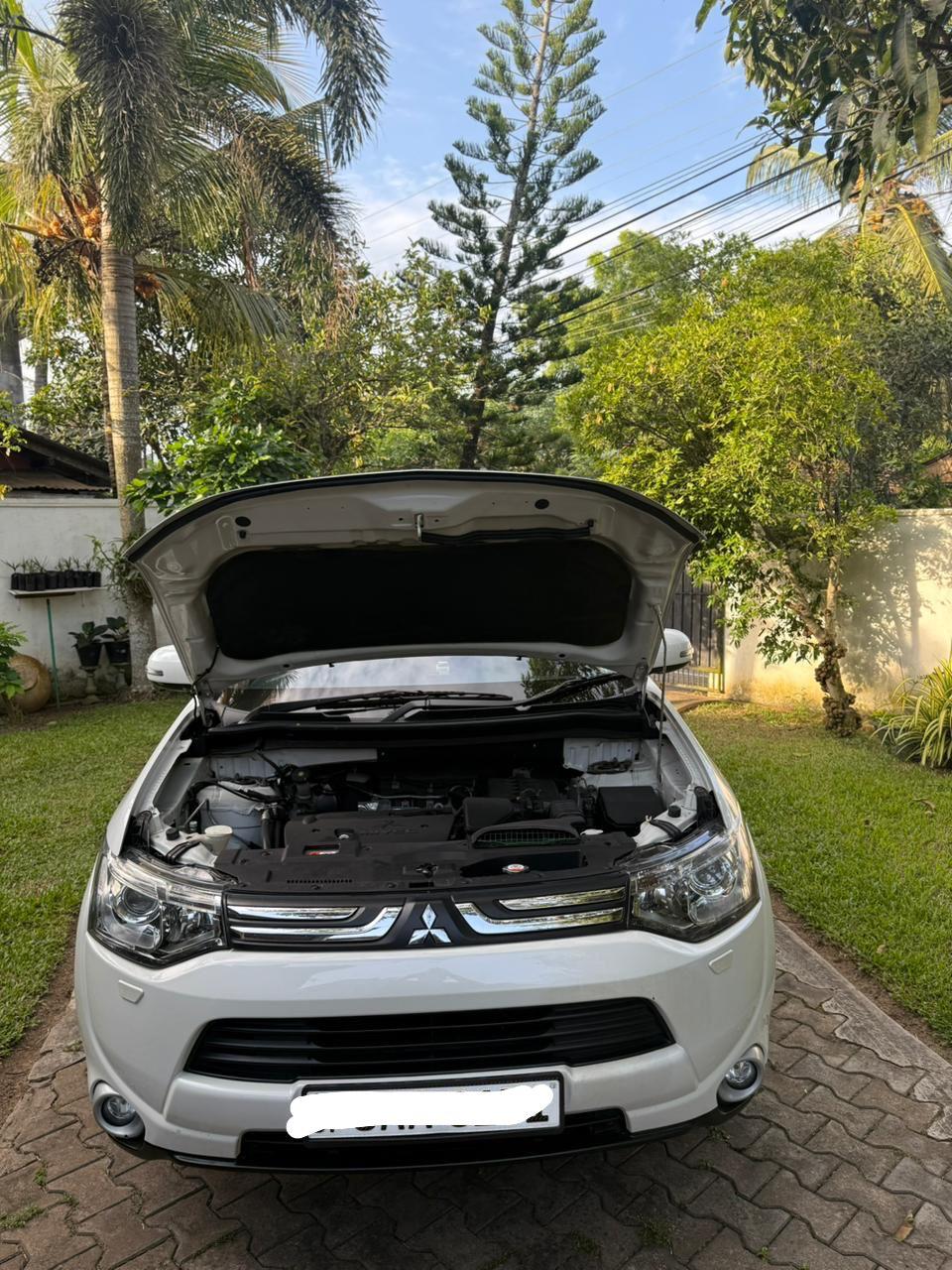 Mitsubishi Outlander 2014